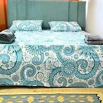 아파트 Sunny Flat In The Center Of Tirana, 2 Min. Walk 티라나