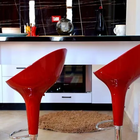 Daire Sunny Flat In The Center Of Tirana, 2 Min. Walk