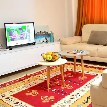 Sunny Flat In The Center Of Tirana, 2 Min. Walk * Tiran