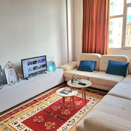 Apartman Sunny Flat In The Center Of Tirana, 2 Min. Walk