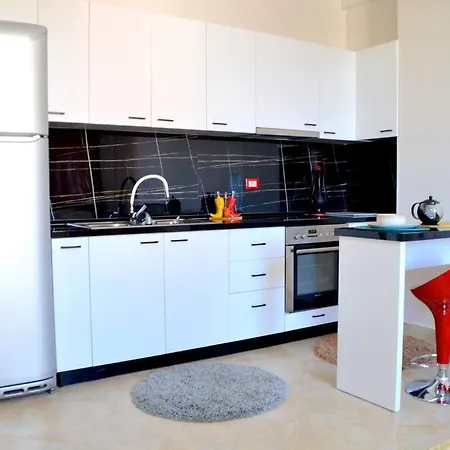 Sunny Flat In The Center Of Tirana, 2 Min. Walk *