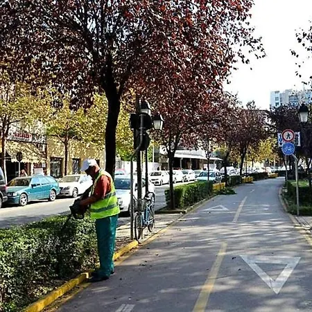Sunny Flat In The Center Of Tirana, 2 Min. Walk Daire Tiran