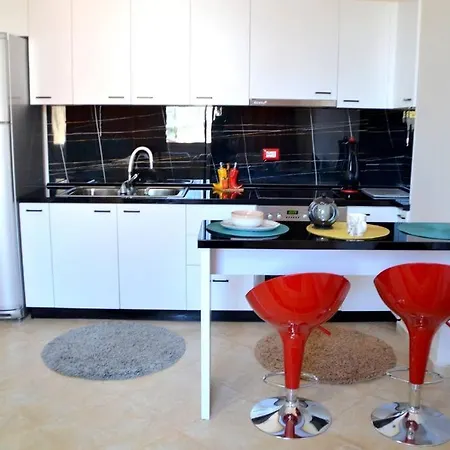 Daire Sunny Flat In The Center Of Tirana, 2 Min. Walk *