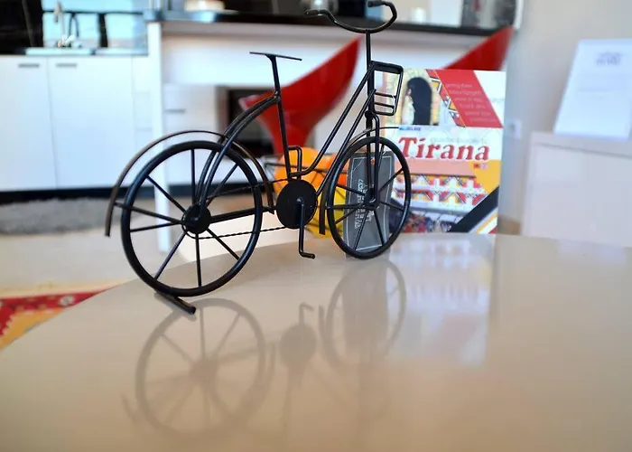 Sunny Flat In The Center Of Tirana, 2 Min. Walk Lägenhet