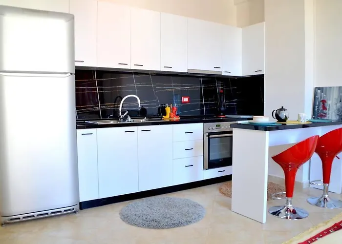 Sunny Flat In The Center Of Tirana, 2 Min. Walk *