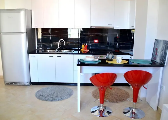 Apartman Sunny Flat In The Center Of Tirana, 2 Min. Walk *