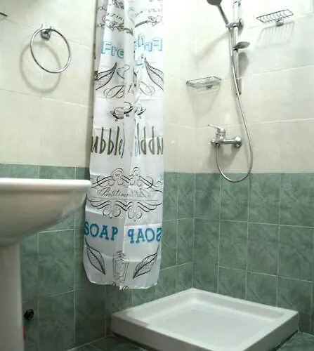 Sunny Flat In The Center Of Tirana, 2 Min. Walk Lägenhet