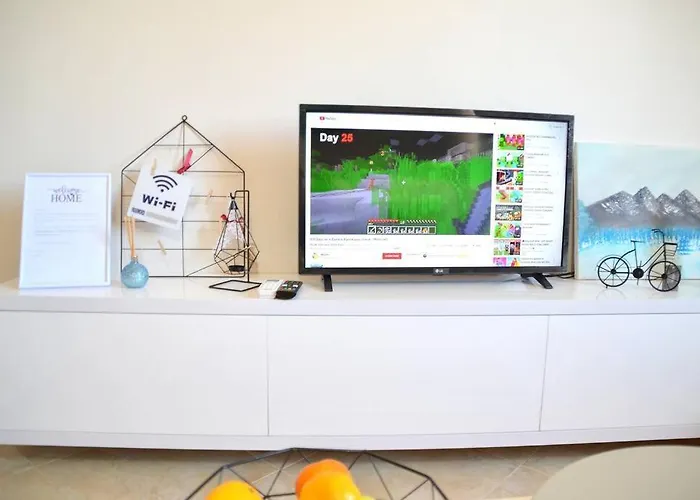 Apartman Sunny Flat In The Center Of Tirana, 2 Min. Walk *